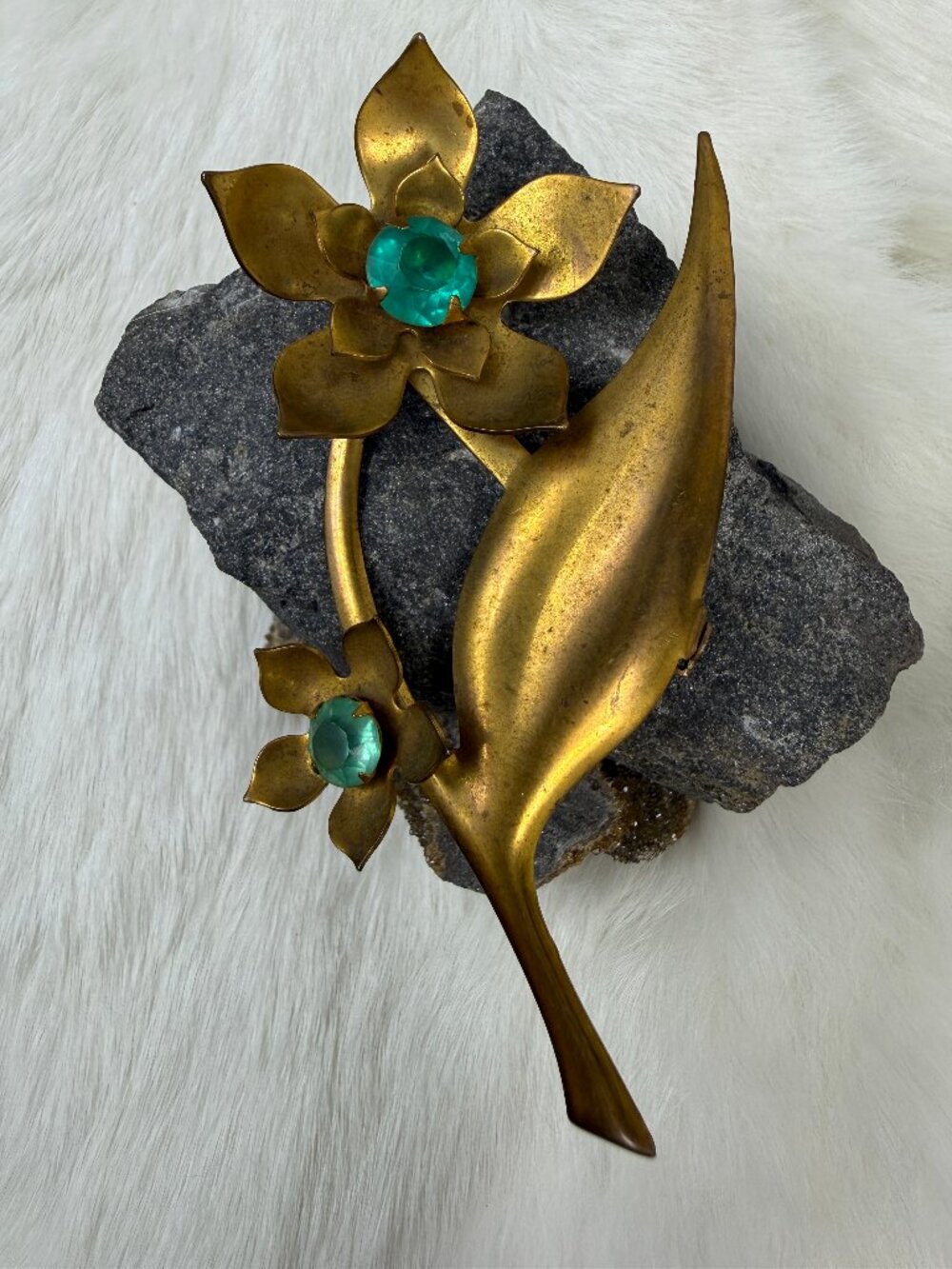 Vintage 40s Gold Tone w/ Blue Rhinestone Flower Brooch 4" X 2"